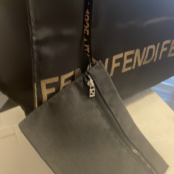 💯Authentic Fendi Tote with pouch - Picture 6 of 11